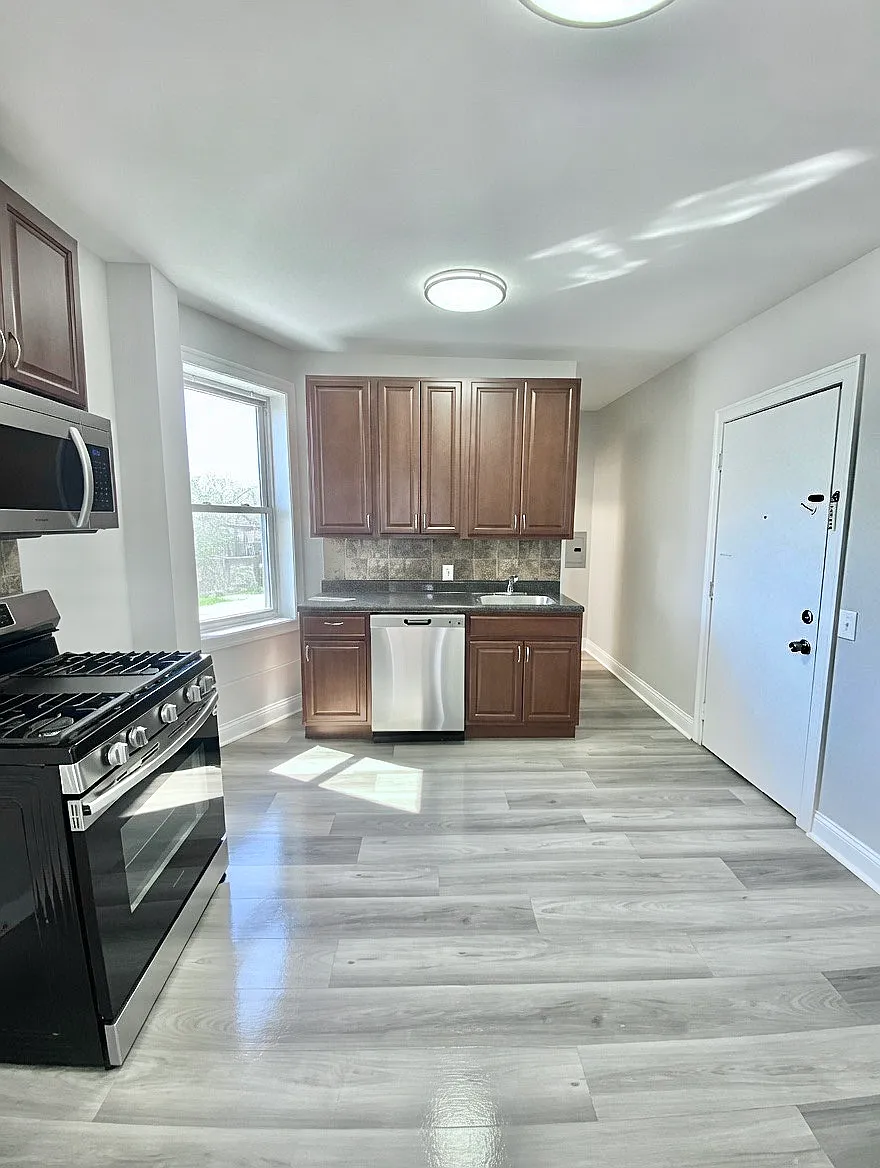 Building Photo - 6119 Park Ave #E2
