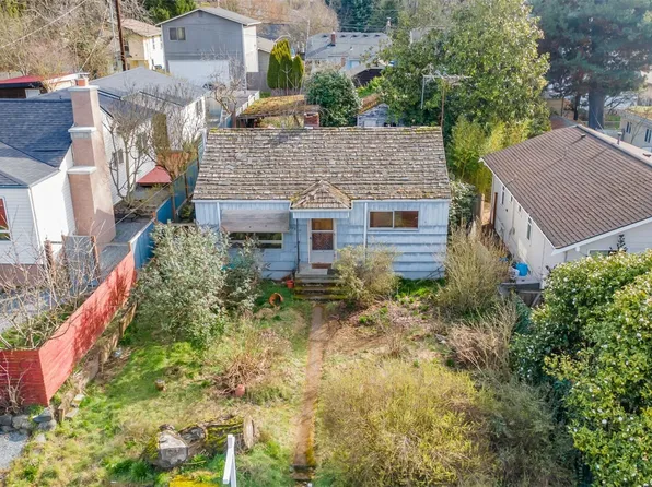 10330 Midvale Avenue N, Seattle, WA 98133