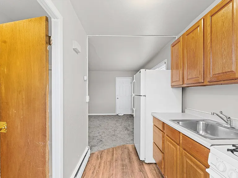 2214 1/2 Peirce Ave — Photo 6