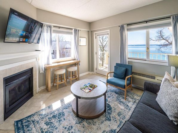 335 Wrigley DRIVE #401, Lake Geneva, WI 53147