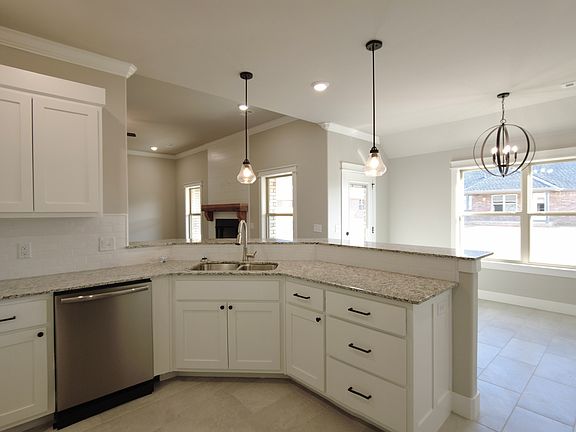 5th image of 1022 Fair Oaks St