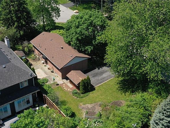 5th image of 1304 Avon Cres