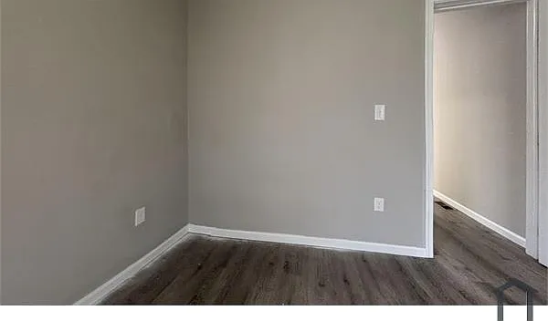 141 N Peach St — Photo 11