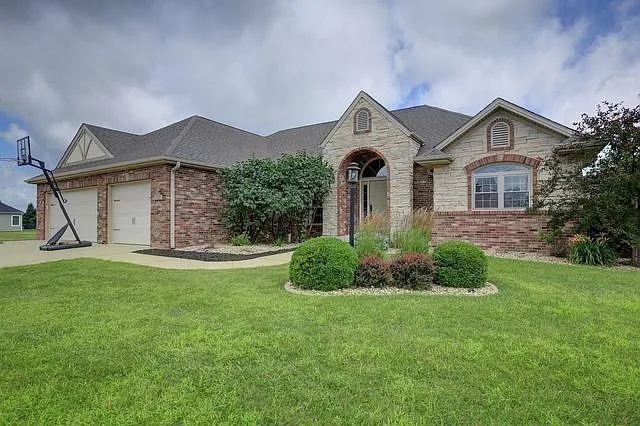 1601 English Oak Dr photo 1