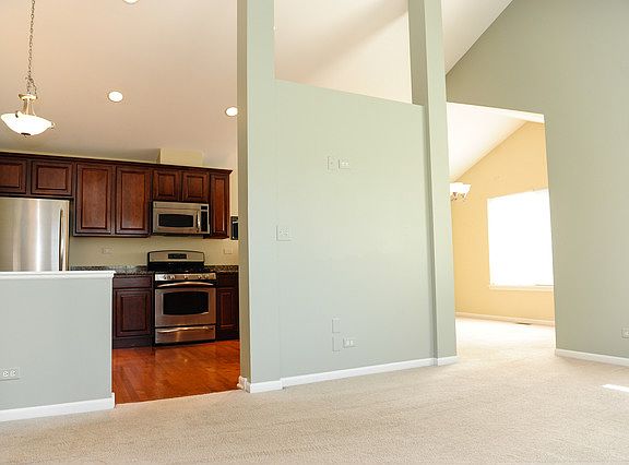 4th image of 9408 W 140th St #1