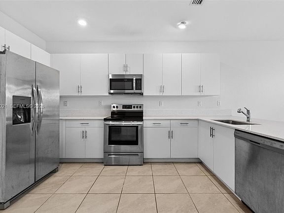 2nd image of 2619 SE 11th St #2619