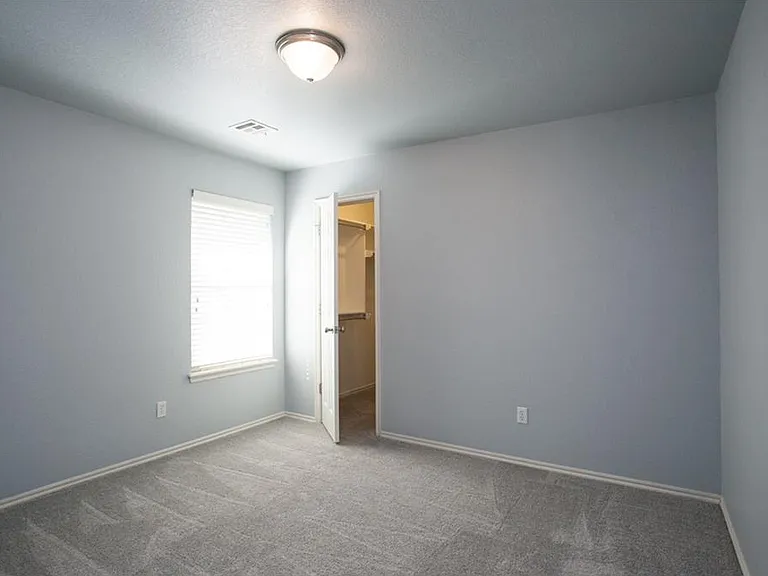 1012 Norway Ave — Photo 7
