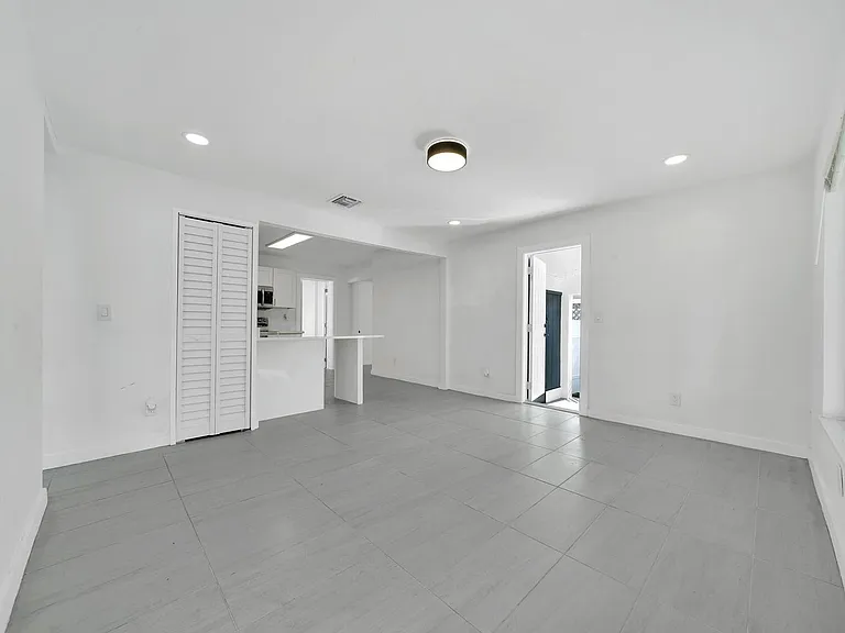 1108 NE 16th St #1106 — Photo 34