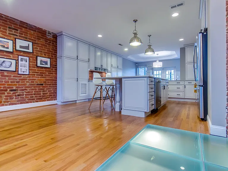 510 E St NE #A — Photo 7