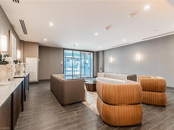 5th image of 470 Dundas St E #804