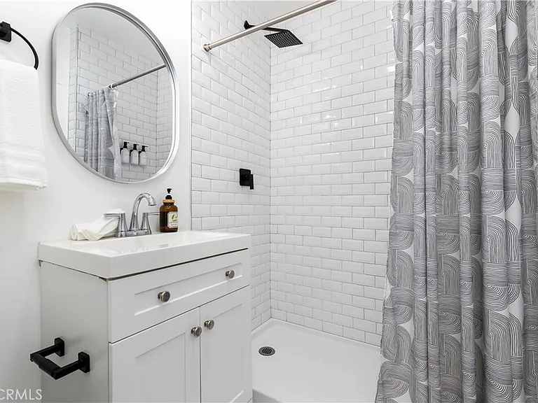 6008 Carlton Way — Photo 14