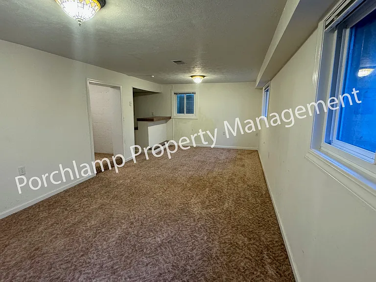 2615 Coit Ave NE — Photo 6