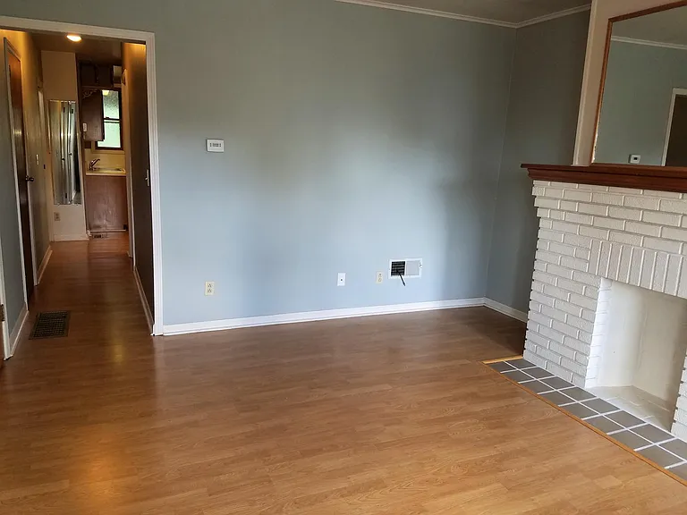 152 Lundy St — Photo 2