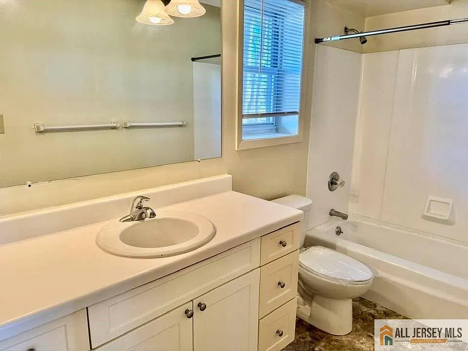 1 bed, 1.0 bath, $1,800 — Photo 4