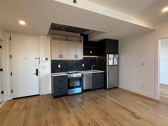 3rd image of 200 Linden Blvd APT 8G