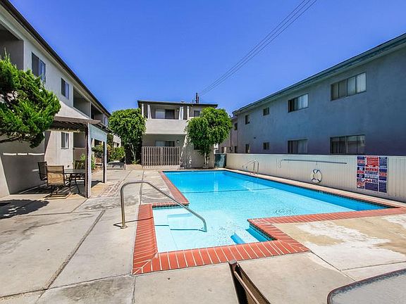4th image of 400 E Live Oak St APT 20
