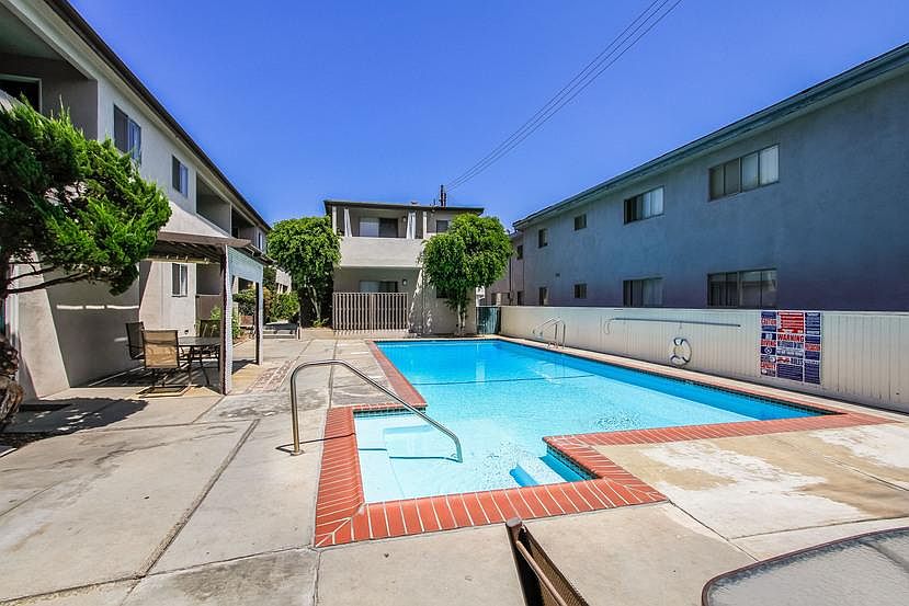 1st image of 400 E Live Oak St APT 25