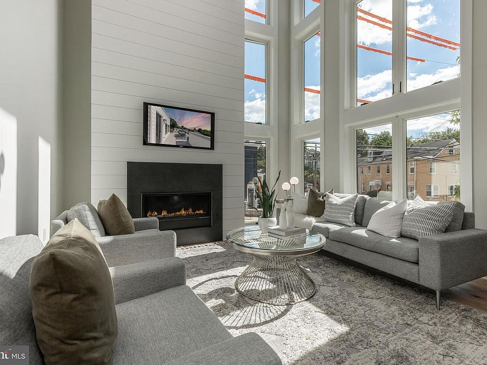 1st image of 4803-7 Silverwood St