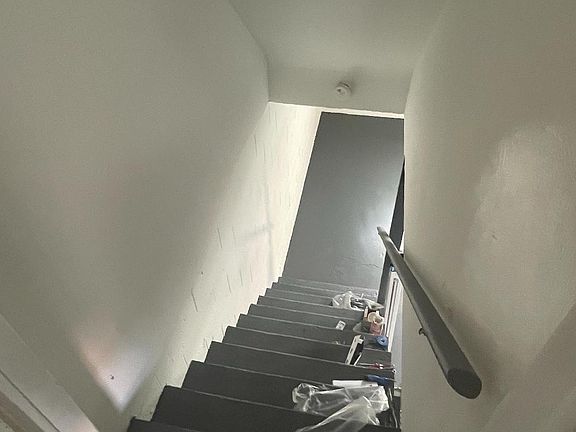4th image of 823 Manning Ave
