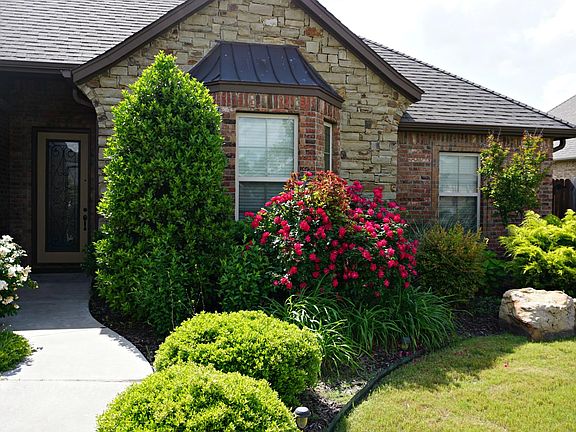 2nd image of 610 NW Brookehaven Ptwy
