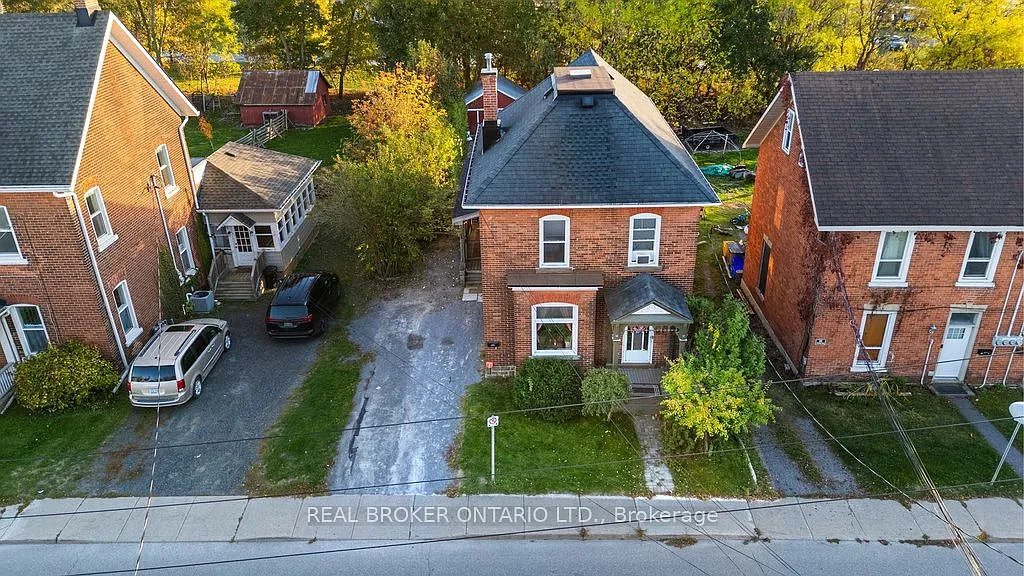 3 bed, $2,900 — Photo 2