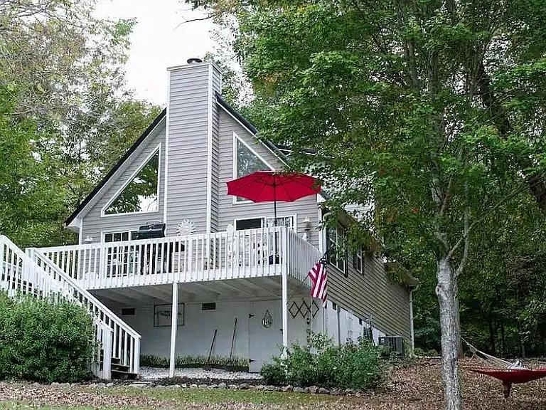 309 Thomas Dr — Photo 2