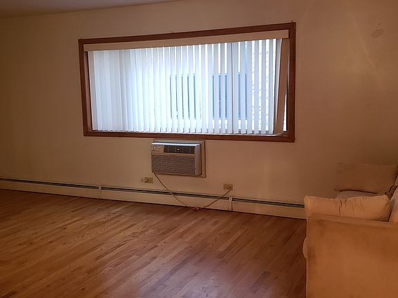 2nd image of 914 N Austin Blvd APT C4