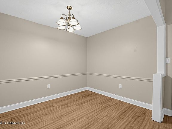 5th image of 1411 Rosemont Dr