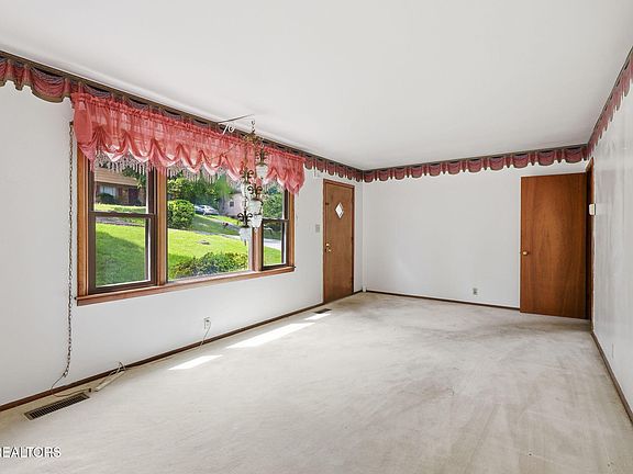 3rd image of 3219 Lay Ave
