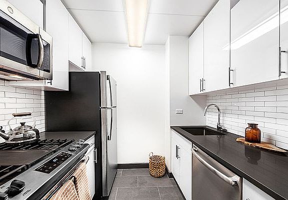 5th image of 200 E 87th St #15F