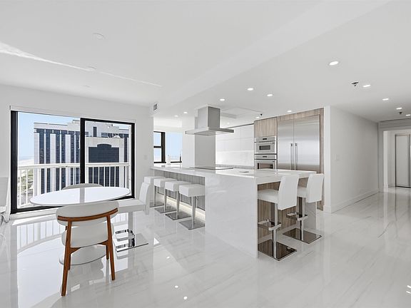 3rd image of 3101 Boardwalk #1905-2