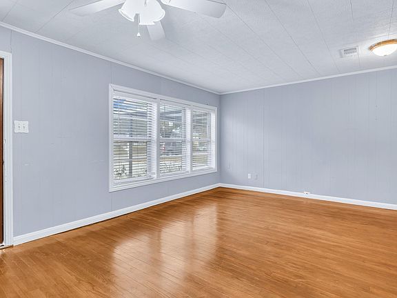 3rd image of 1517 Oakview St