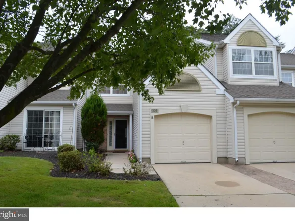 302 Doral Dr, Blackwood, NJ 08012
