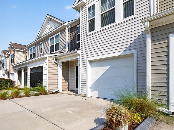 3rd image of 686 Hilchot Dr