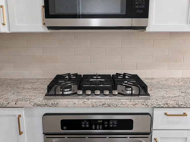 Gorgeous roomy kitchen with lots of storage