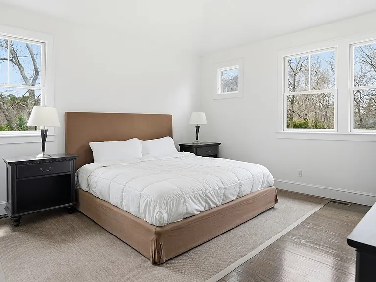 420 Maple Ave S — Photo 16