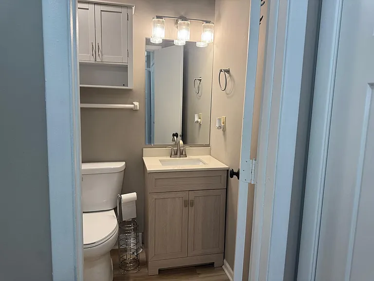 312 E Staat St #314 — Photo 9