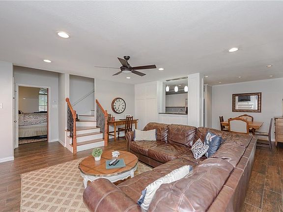 4th image of 565 Valley View Dr