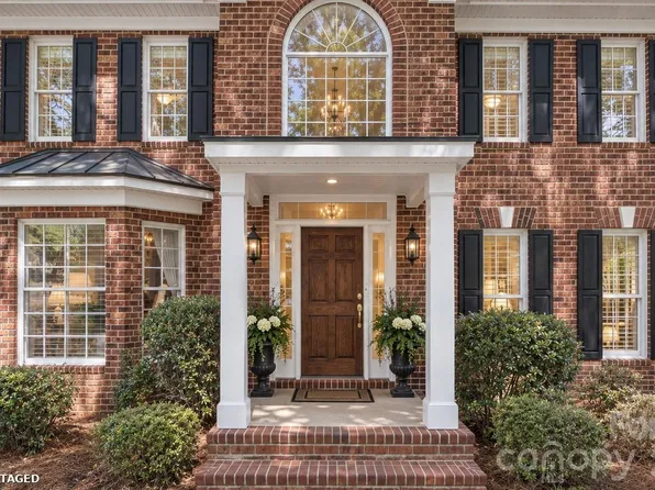 2401 Flagstick Dr, Matthews, NC 28104