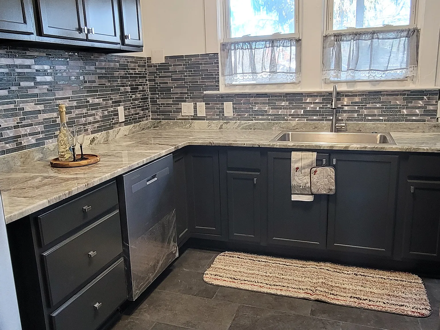 3 bed, 1250 sqft, $2,000 — Photo 4