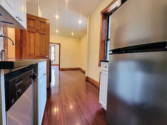 1st image of 301 10th Ave #3Y