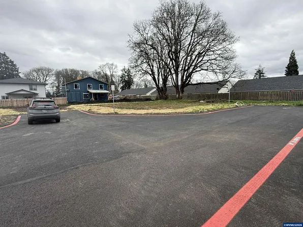 1 Symphony Way, Lebanon, OR 97355