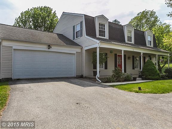 Spacious Drive Way and Garage