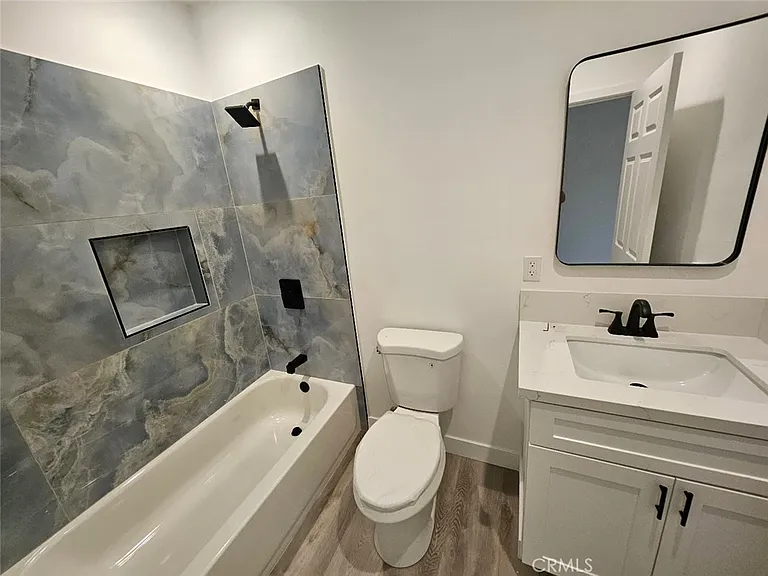 1401 S Rosewood Ave #2 — Photo 5