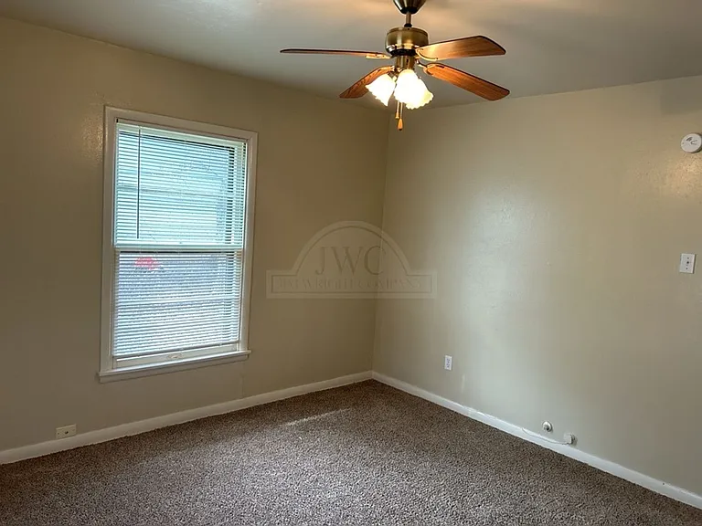 408 Allen St — Photo 19