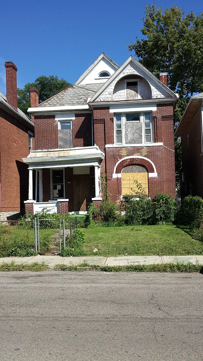 892 Wilson Ave photo 1