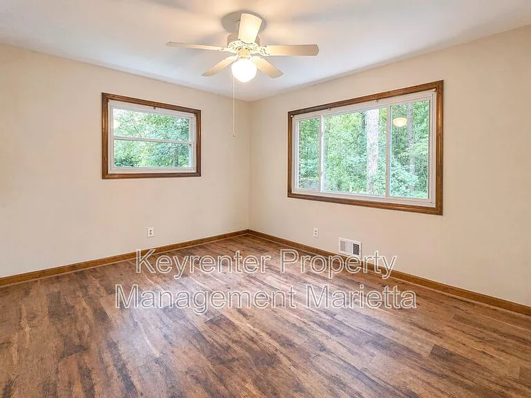 3720 Lake Dr SE — Photo 13