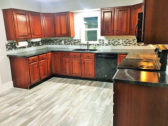3rd image of 837 New Hampshire St #2