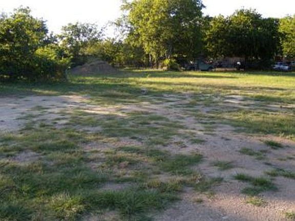 4th image of 3010 Memorial Blvd