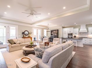 1934 Dressage Cir, Louisville, KY 40245